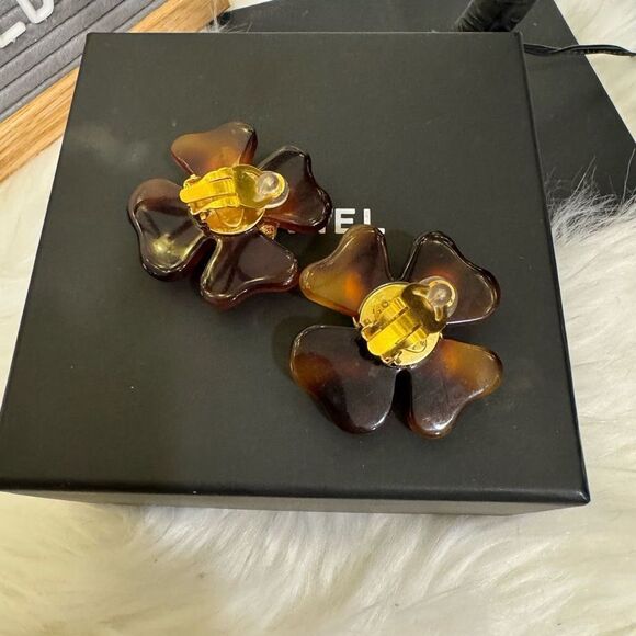 CHANEL Tortoiseshell Clover Gold Vintage Coco Clip on CC Earrings Rare - Picture 4 of 7